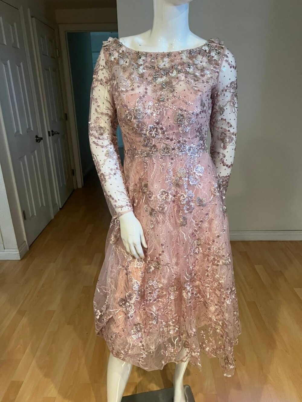 $598 MAC DUGGAL EMBROIDIERED FLORAL BEADED A LINE LONG SLEEVE DRESS SIZE 4 US